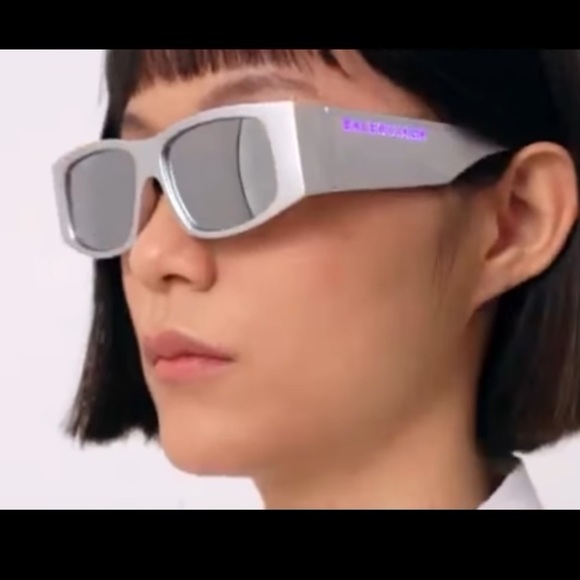 Balenciaga LED sunglasses in silver - Picture 12 of 15